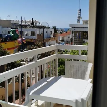Ξενοδοχείο με διαμερίσματα Simos Magic Apts